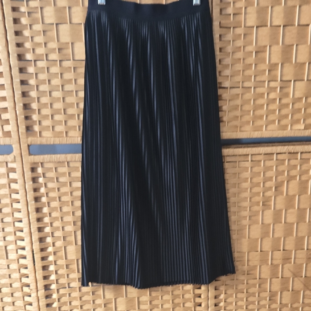Black Pleated Midi Skirt